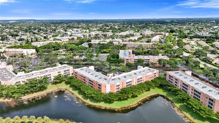 Property Photo: 7735 Yardley Dr 213 FL 33321