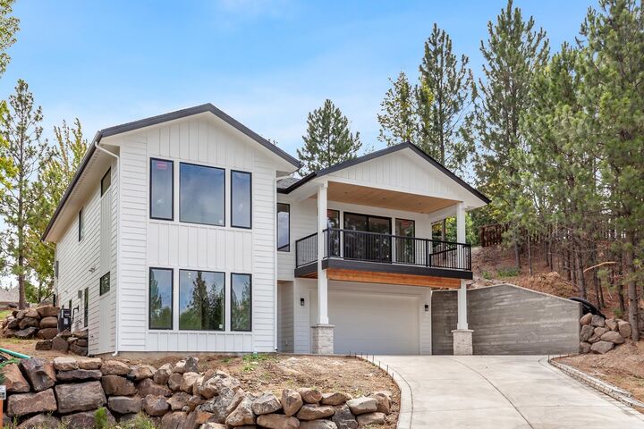 Property Photo:  5211 S Fairfax Ln  WA 99037 