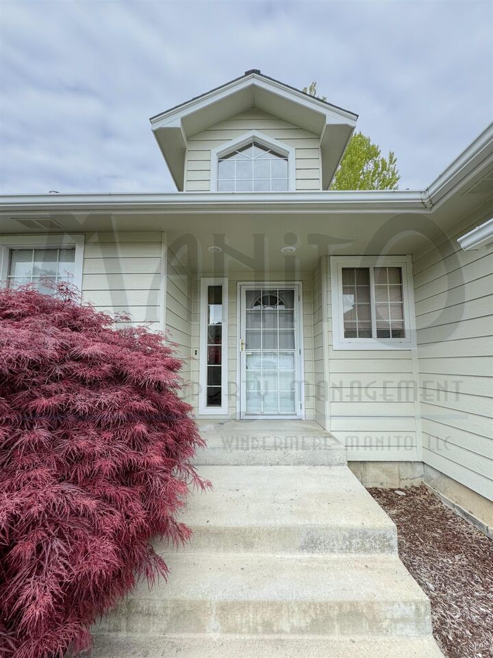 Property Photo: 5002 S Morrill Ln WA 99223