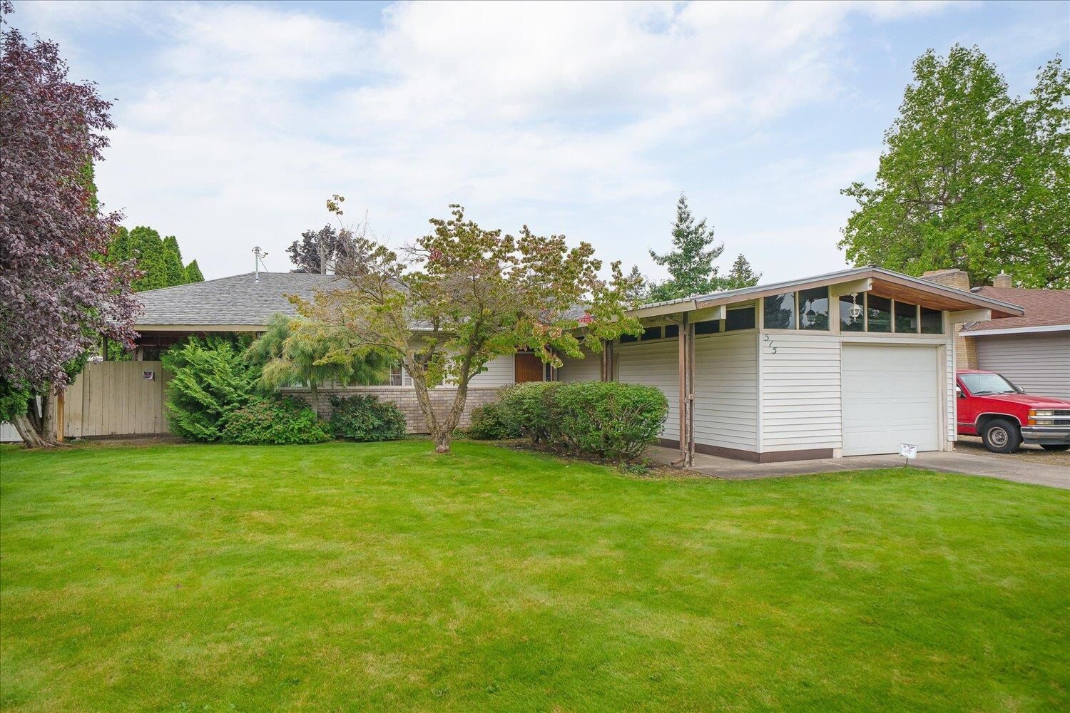 Property Photo:  515 W Nebraska Ave  WA 99215 