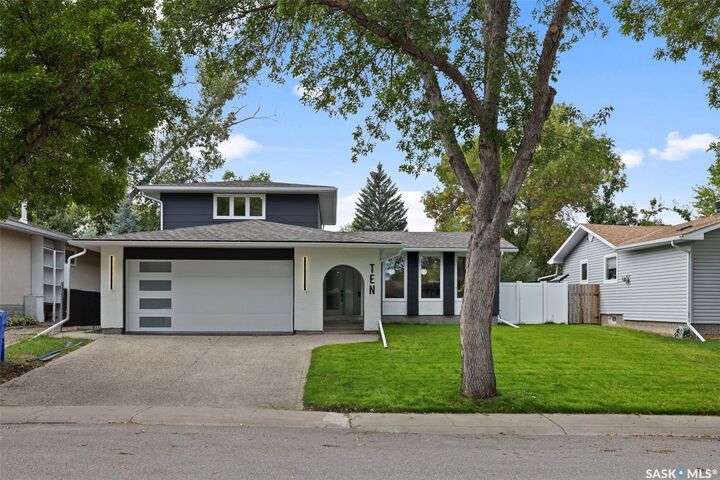 Property Photo:  10 Selkirk Crescent  SK S4S 6J4 