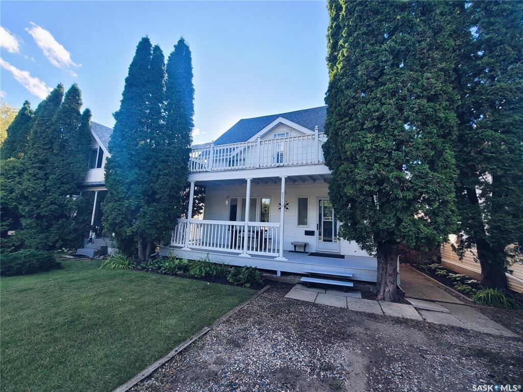 Property Photo:  2319 1st Avenue W  SK S6V 5A1 