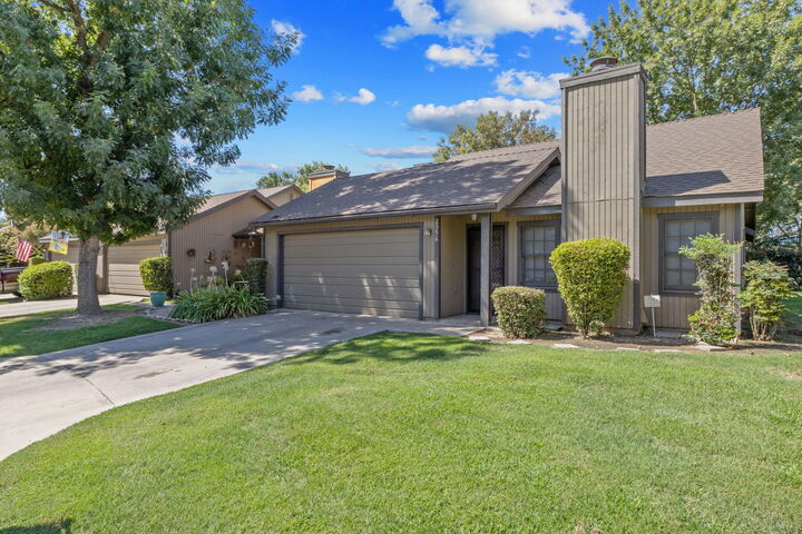 Property Photo:  2356 E Tulare Avenue  CA 93292 
