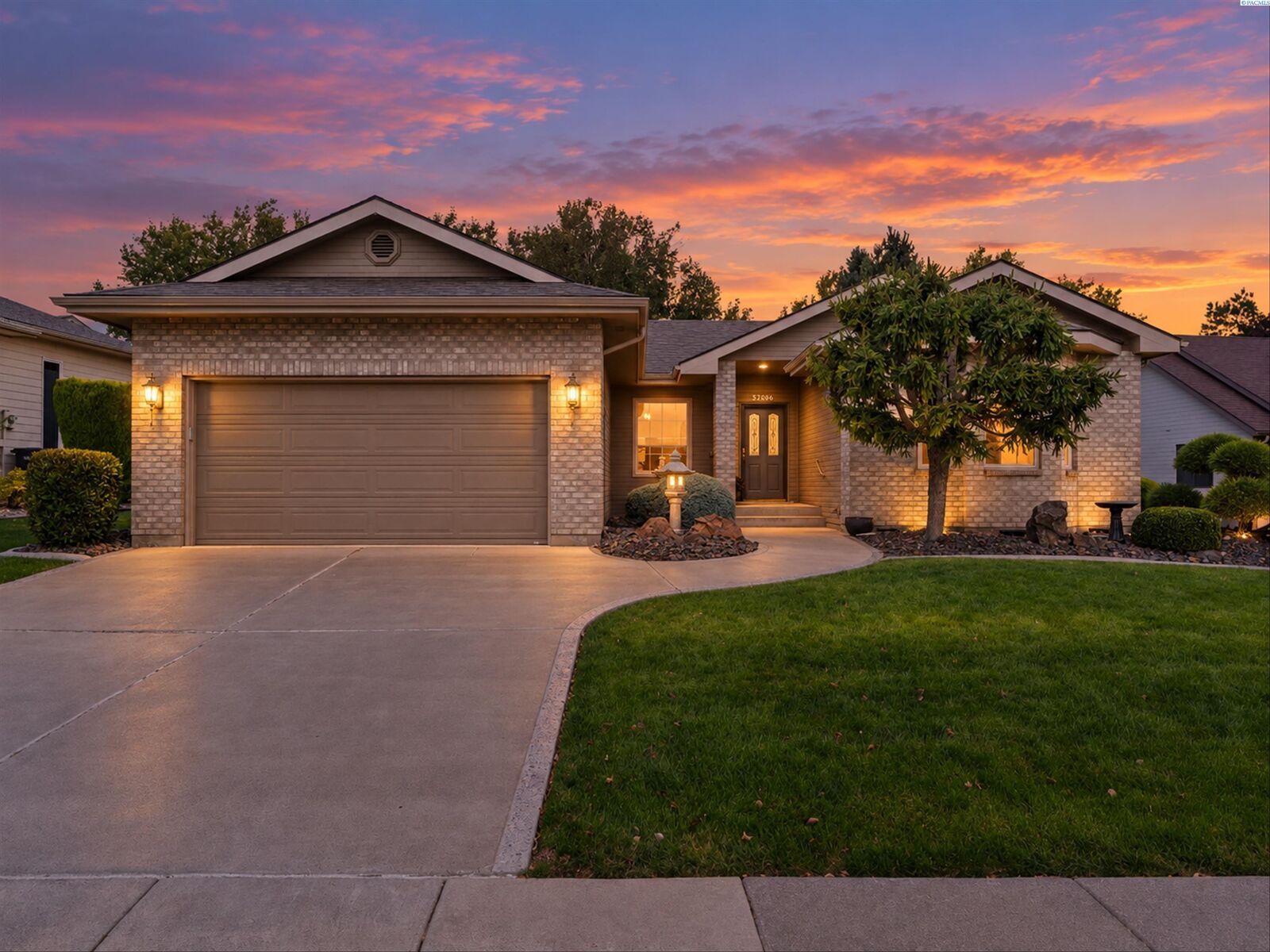 Property Photo:  3200 S Johnson Pl  WA 99337 