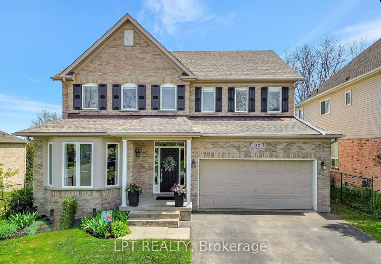 Property Photo:  32 Apple Ridge Drive W  ON N2P 2S2 