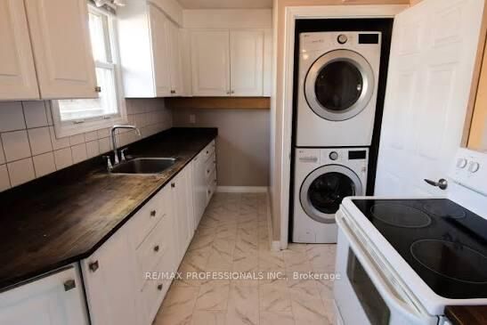 Property Photo:  881 Lawrence Road Upper  ON L8K 2A4 