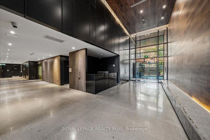 Property Photo:  383 Sorauren Avenue 207  ON M6R 0A4 