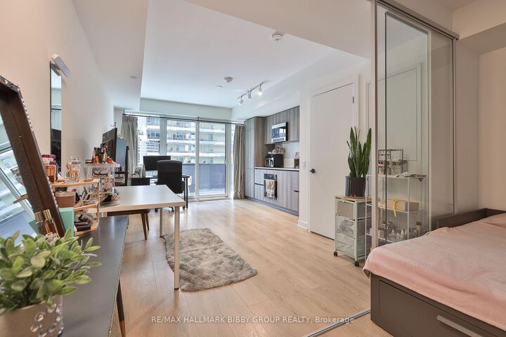Property Photo:  127 Broadway Avenue 302  ON M4P 1V4 