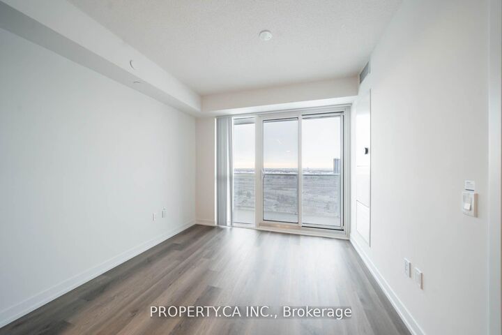 Property Photo:  195 Commerce Street 1908  ON L4K 0P9 