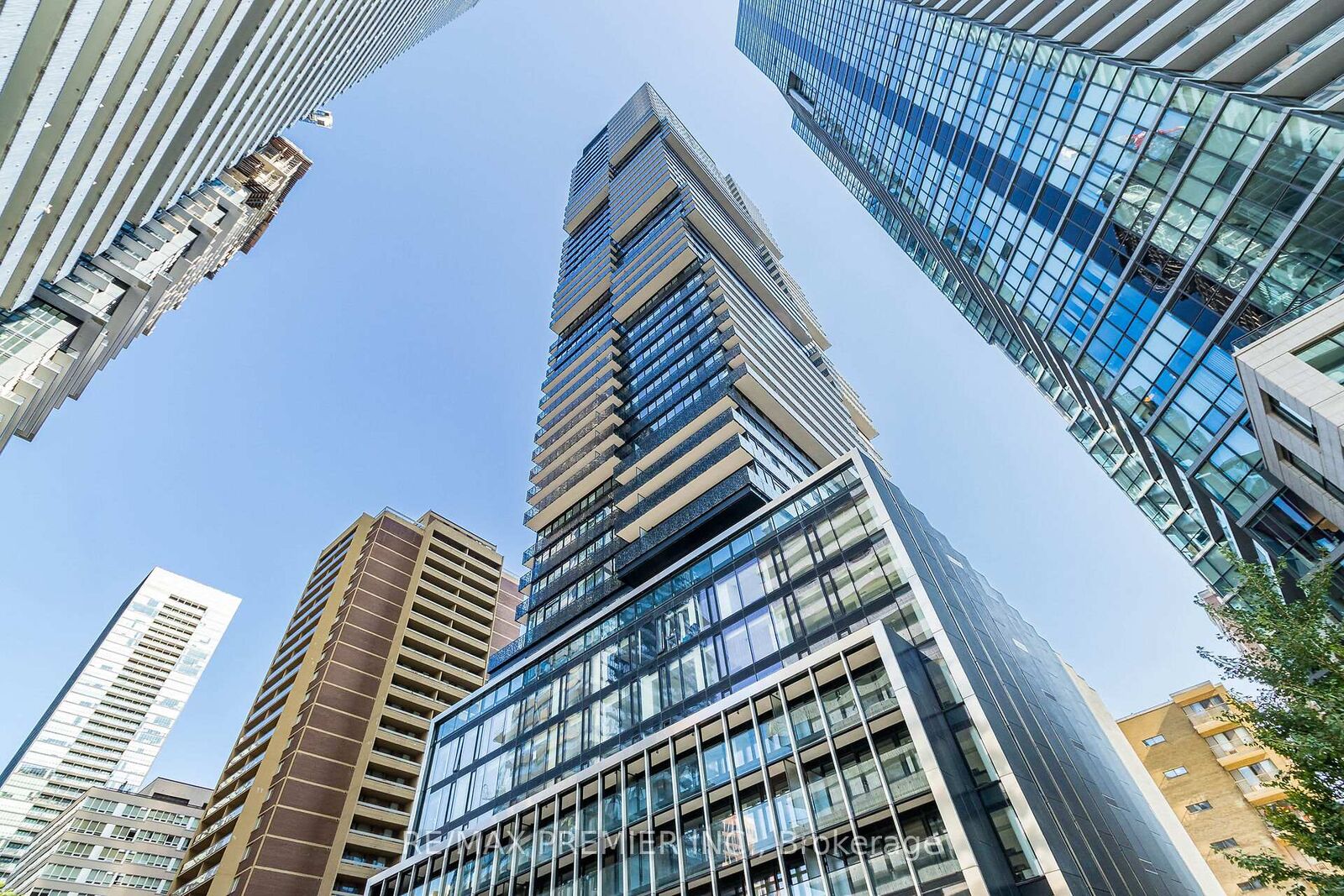 Property Photo:  55 Charles Street E 3904  ON M4Y 0J1 