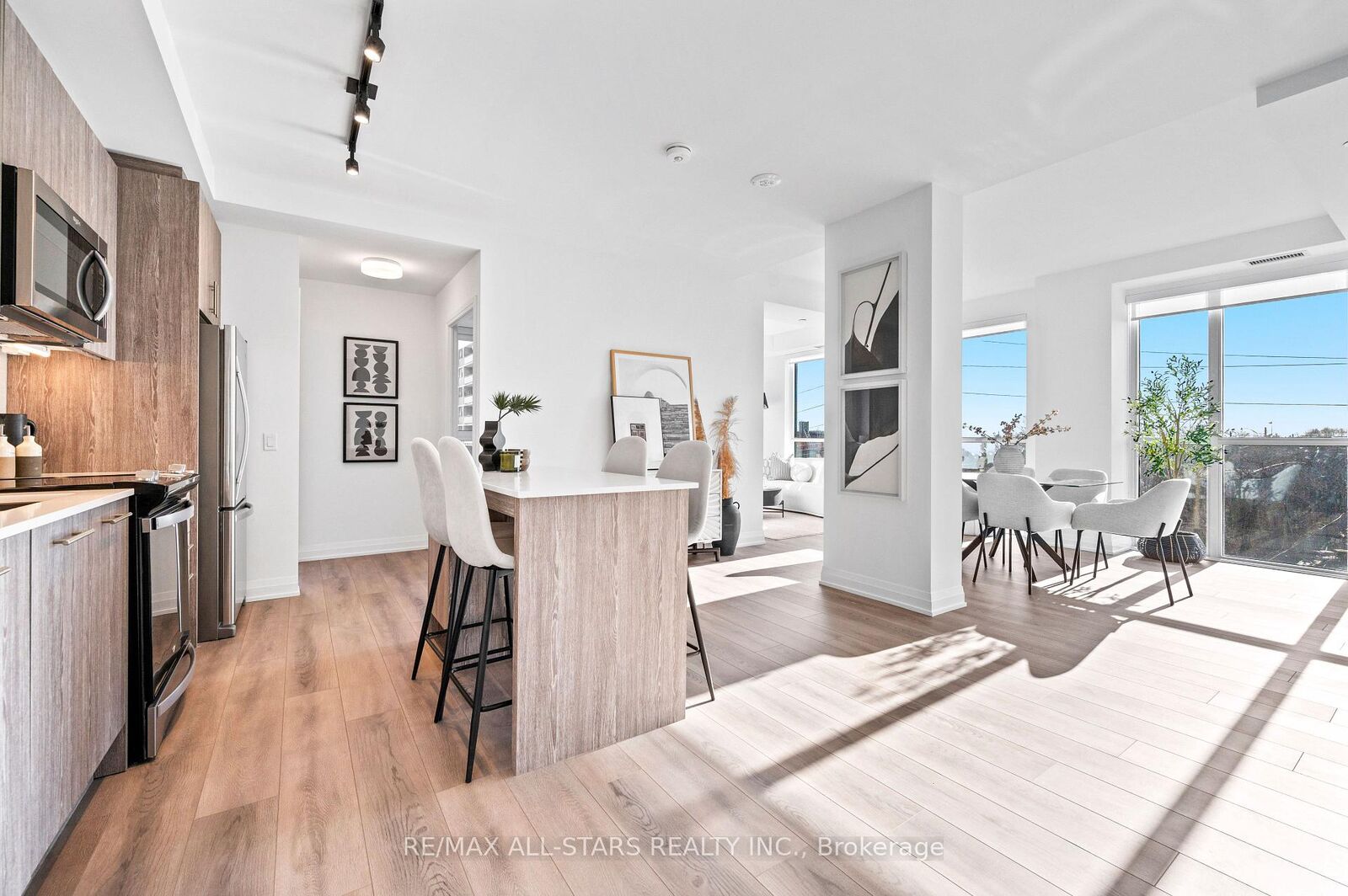 Property Photo:  286 Main Street 411  ON M4C 0B3 