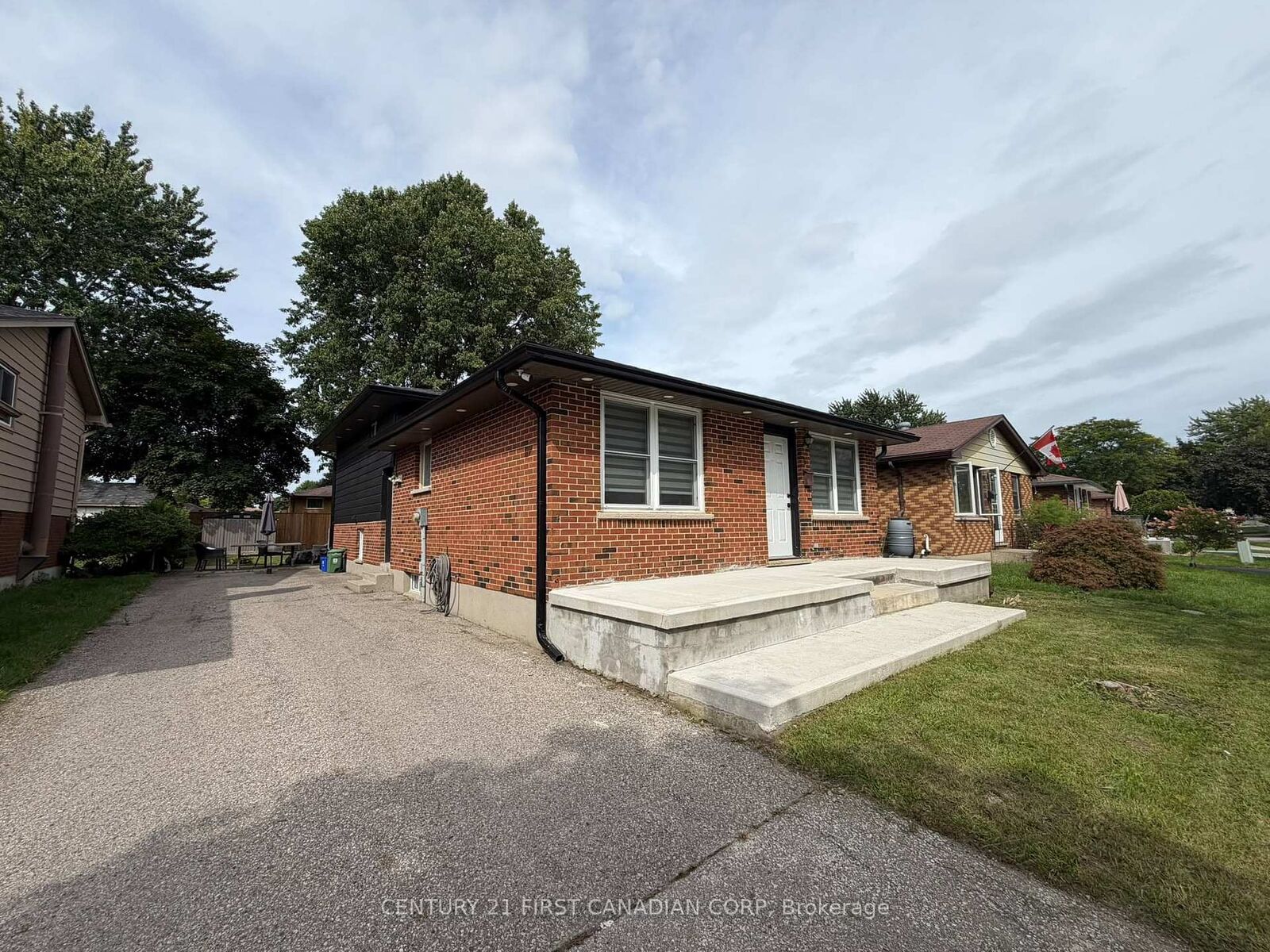 Property Photo:  6 Nicholas Crescent  ON N6E 2E9 