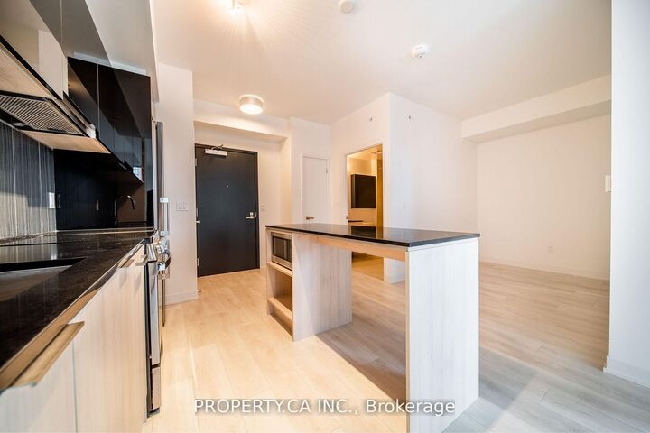 Property Photo:  31 Tippett Road 837  ON M3H 0C8 