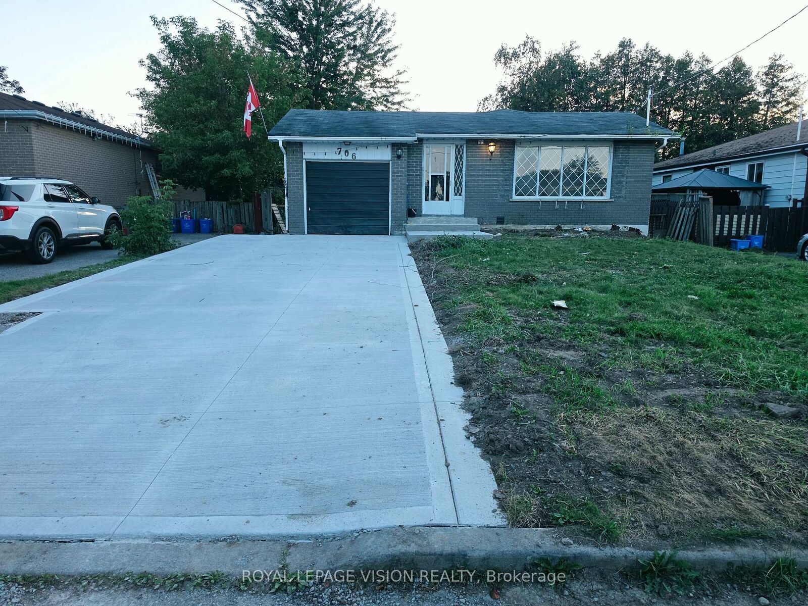Property Photo:  706 Leaside Street Bsmt 1  ON L1W 2X1 