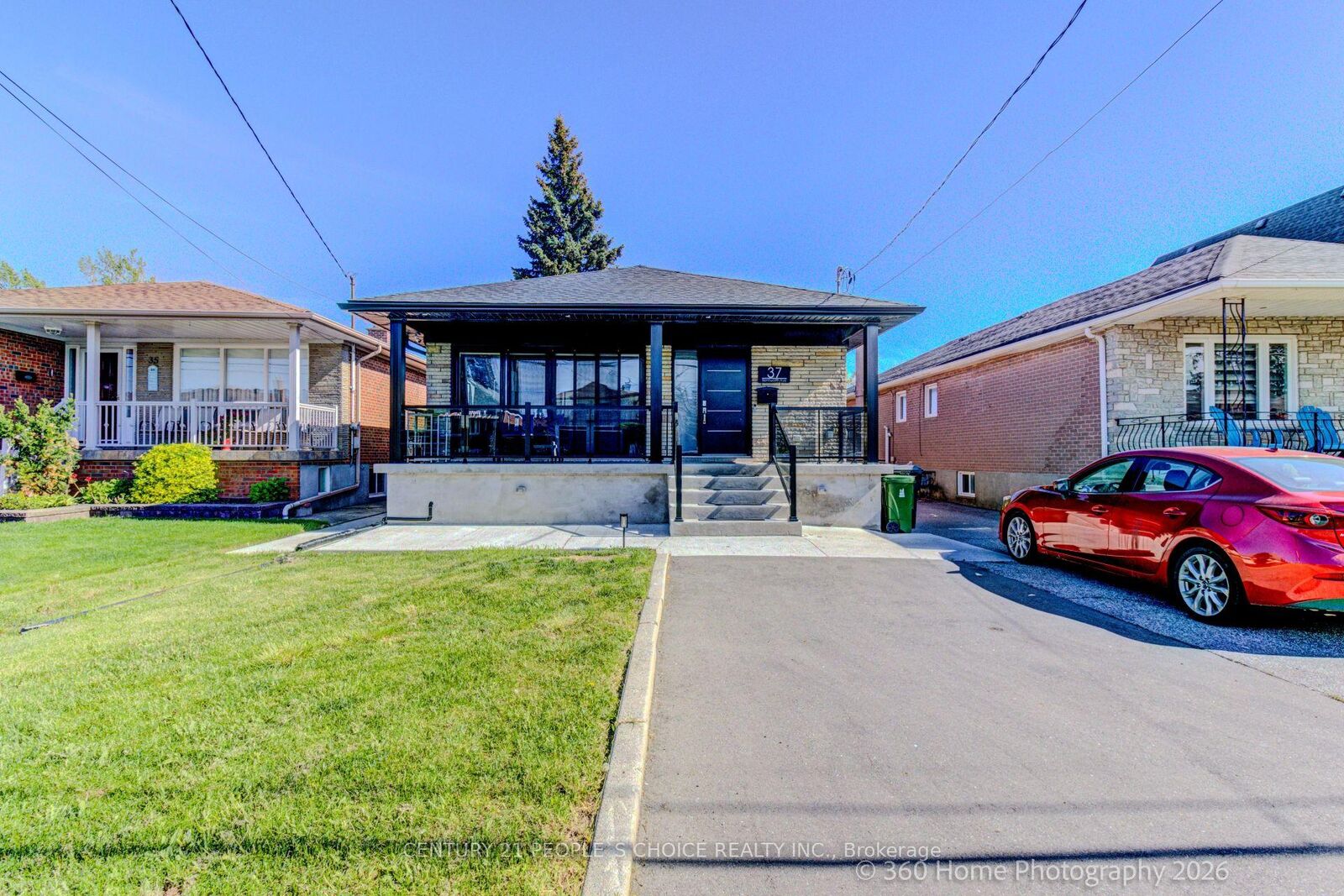 Property Photo:  37 Bentworth Avenue Upper  ON M6A 1P1 