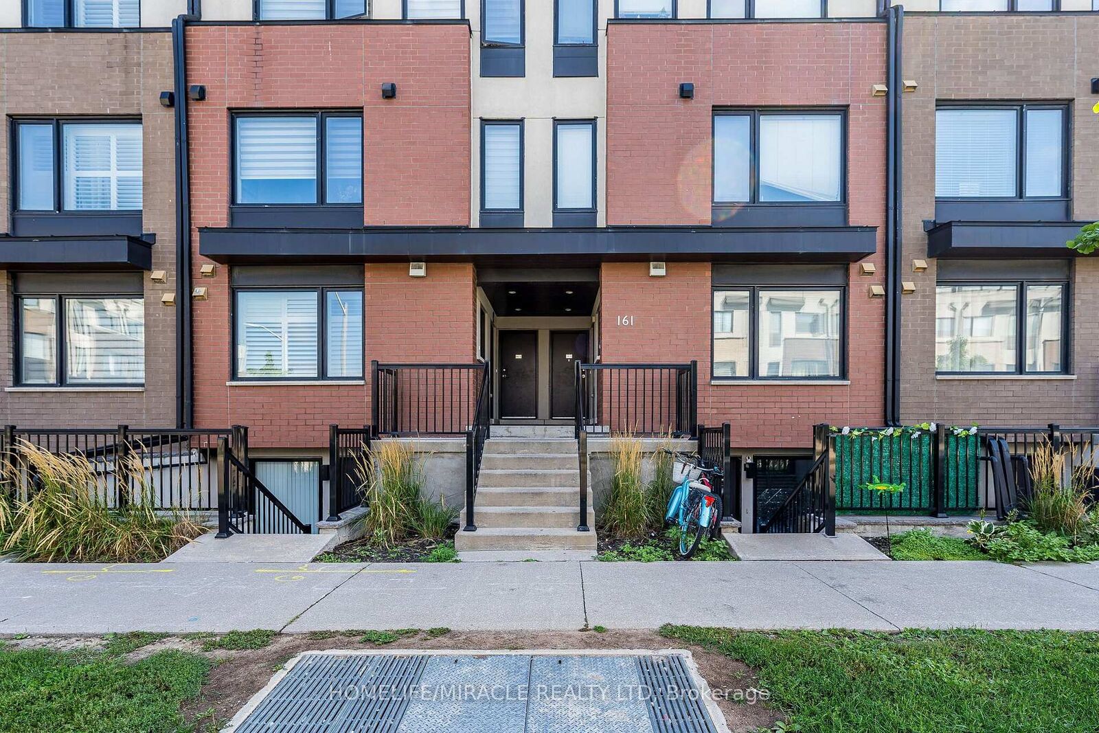Property Photo:  161 William Duncan Road 8  ON M3K 0B9 