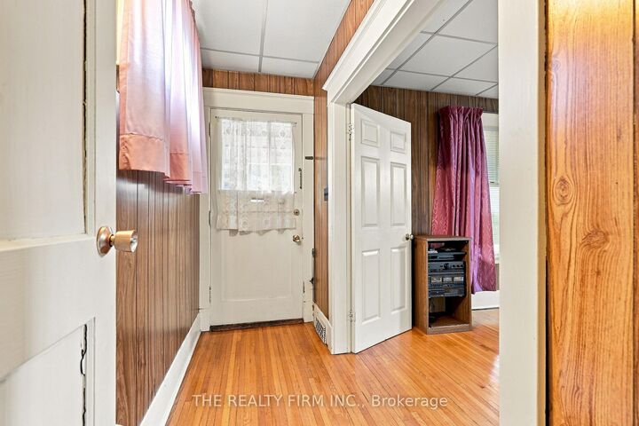 Property Photo:  35 Wharncliffe Road S  ON N6J 2J5 