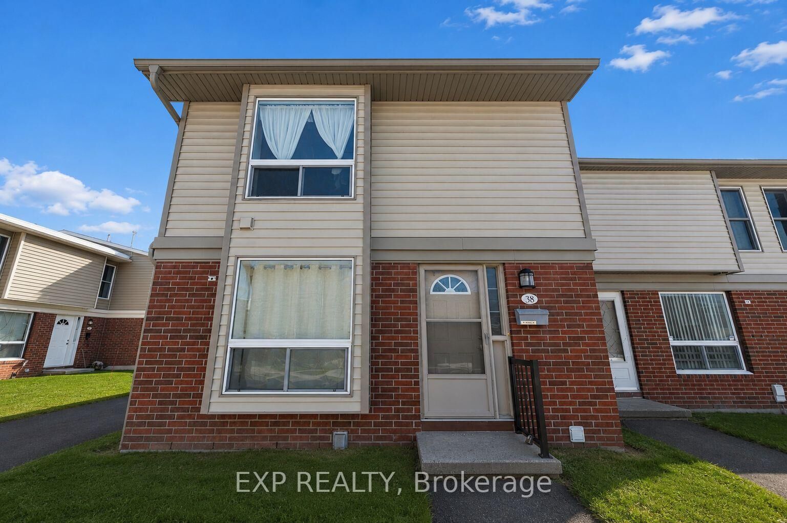Property Photo:  820 Cahill Drive W 38  ON K1V 9K4 