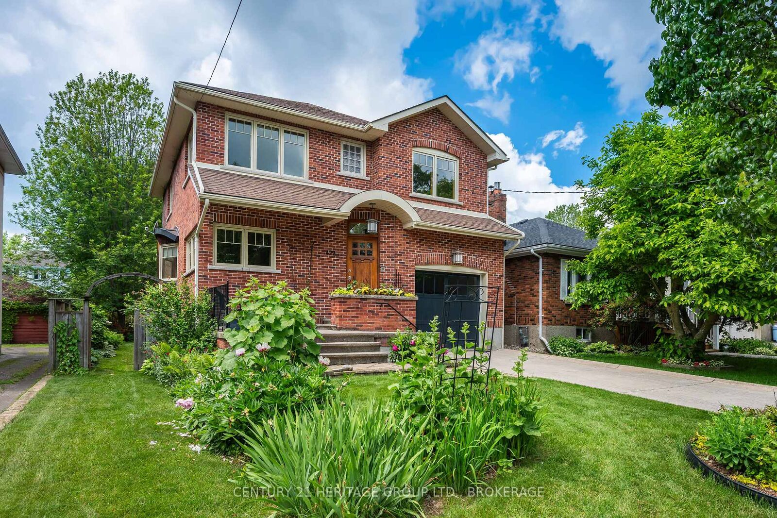Property Photo:  422 College Street  ON K7L 4M7 
