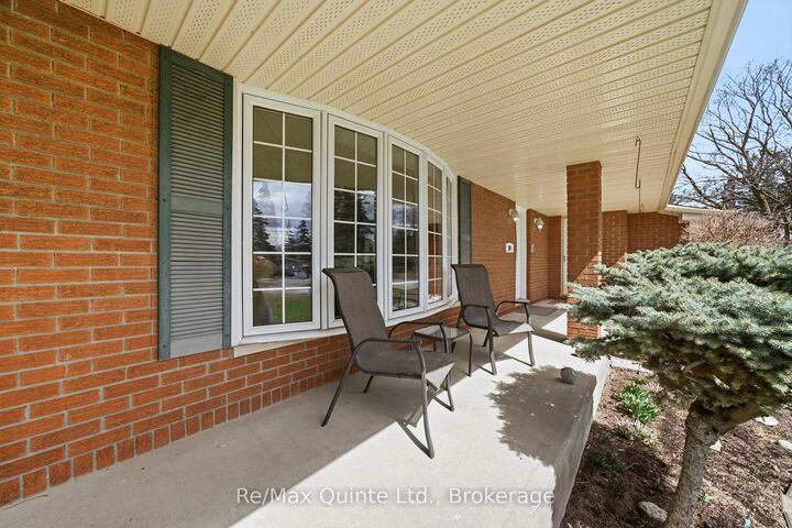 Property Photo:  19 Country Club Drive  ON K8R 1B4 