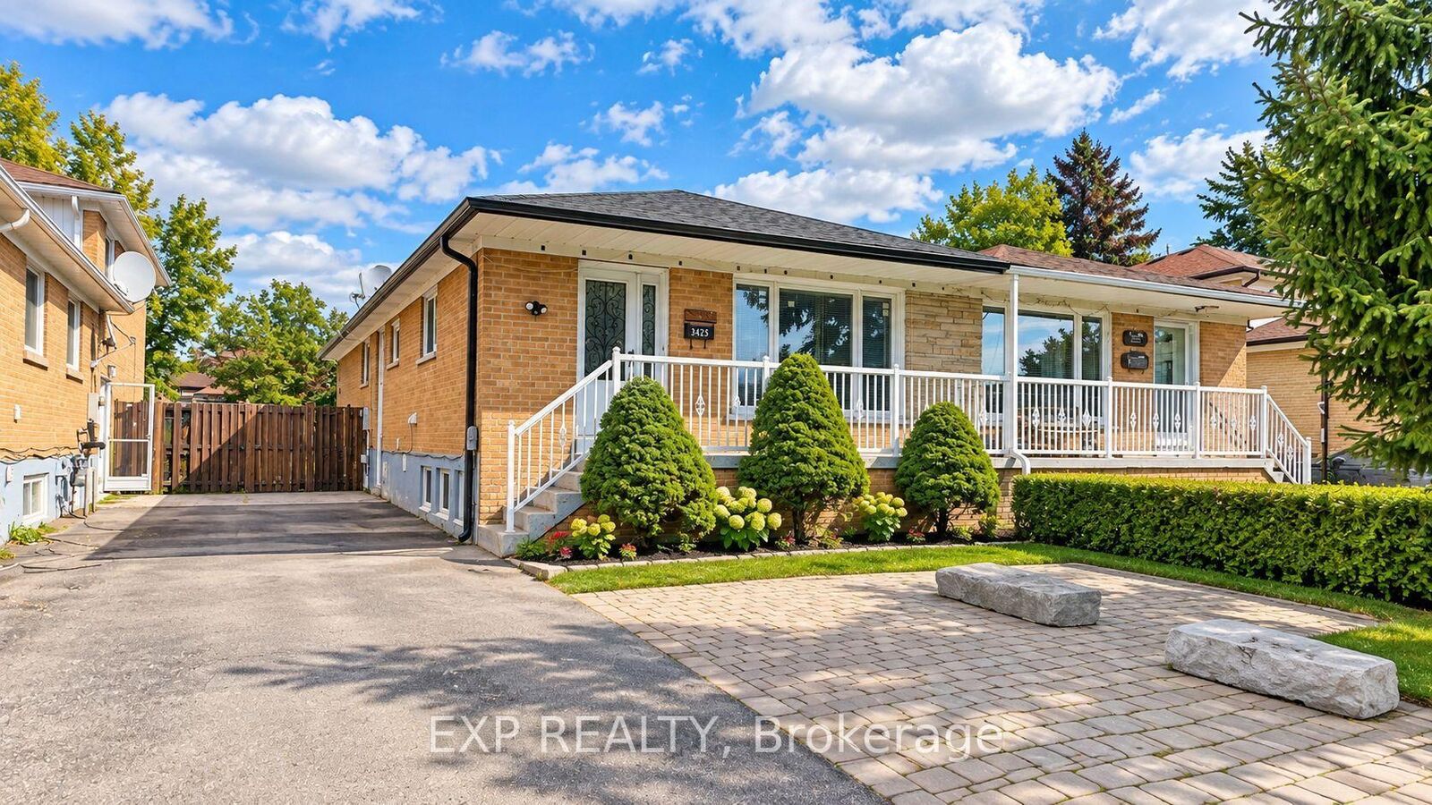 Property Photo:  3425 Laddie Crescent  ON L4T 1N2 