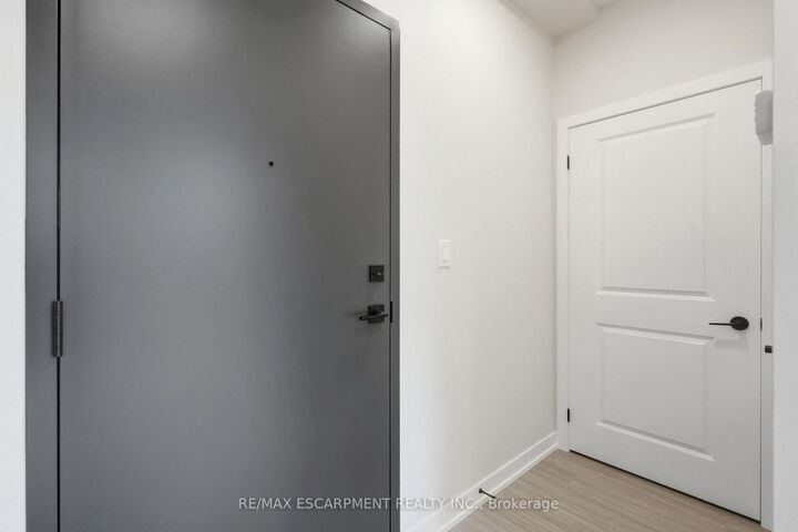 Property Photo:  2500 Saw Whet Boulevard 122  ON L6M 5L7 