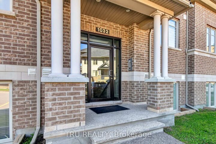 Property Photo:  1032 Beryl Private B  ON K1V 2M4 