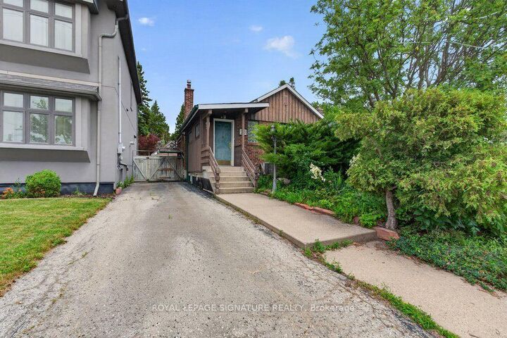 Property Photo:  20 Tiago Avenue  ON M4B 2A1 