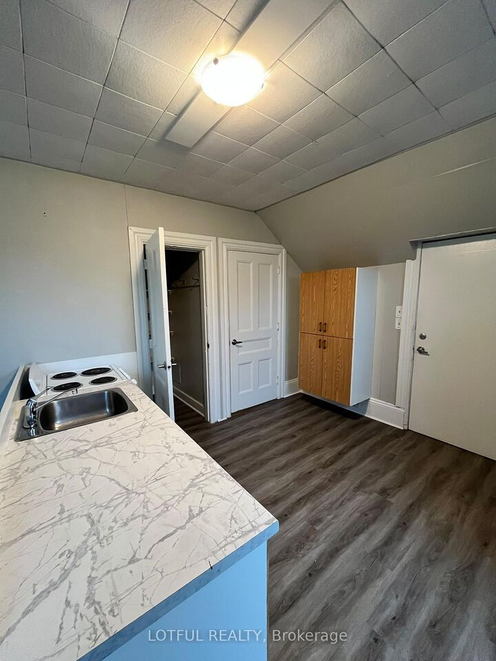 Property Photo: 33 Lakeshore Drive 4 ON K0C 1X0