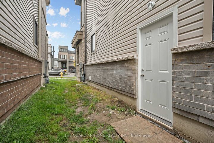Property Photo:  15 Clipper Lane Bsmt  ON L1C 4B1 