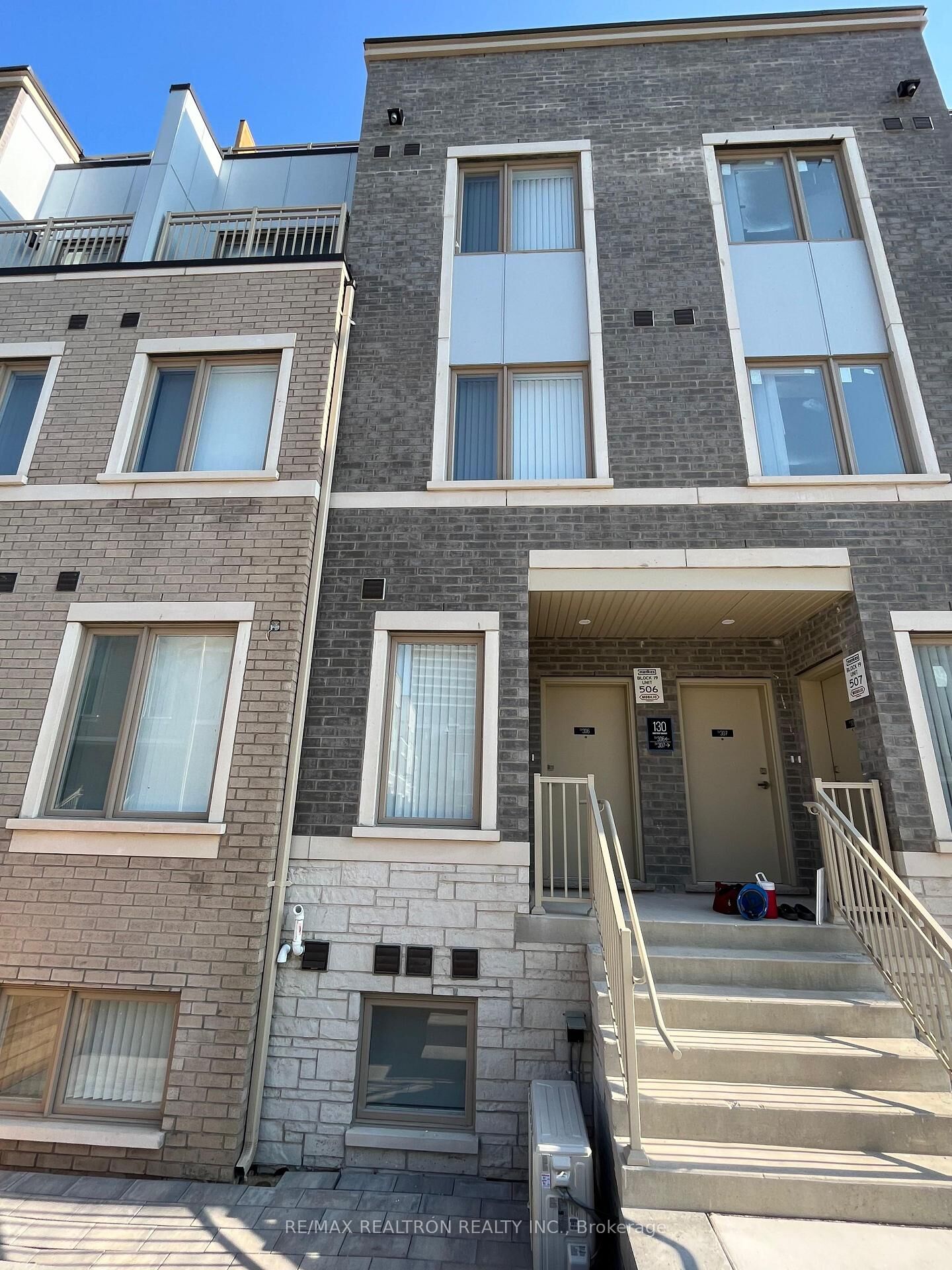 Property Photo:  130 Honeycrisp Crescent 306  ON L4K 0N7 
