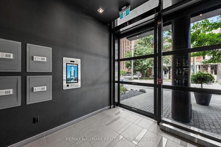 Property Photo: 224 Lyon Street N Street 1001 ON K1R 0C1