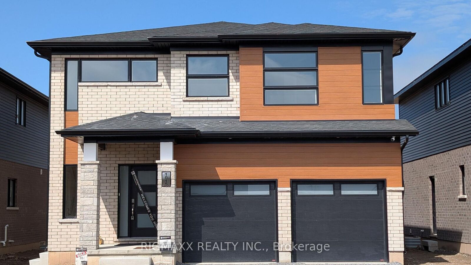 Property Photo:  1015 Alliston Avenue E  ON L2A 0H3 