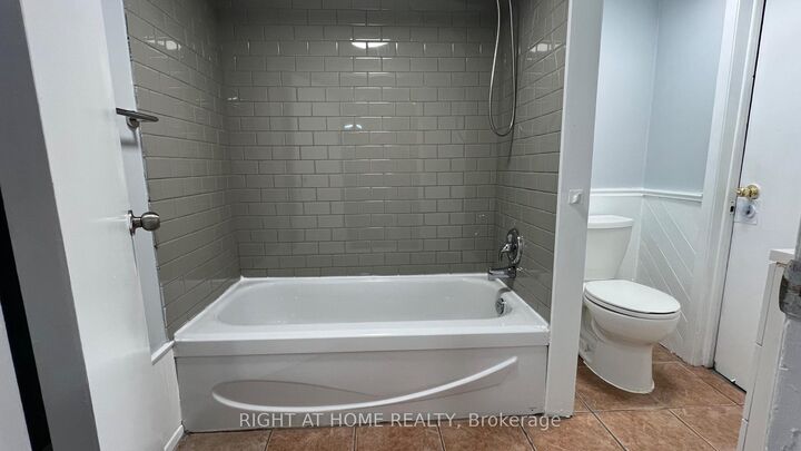 Property Photo:  32 Throncroft Crescent Basement  ON L1S 2S2 