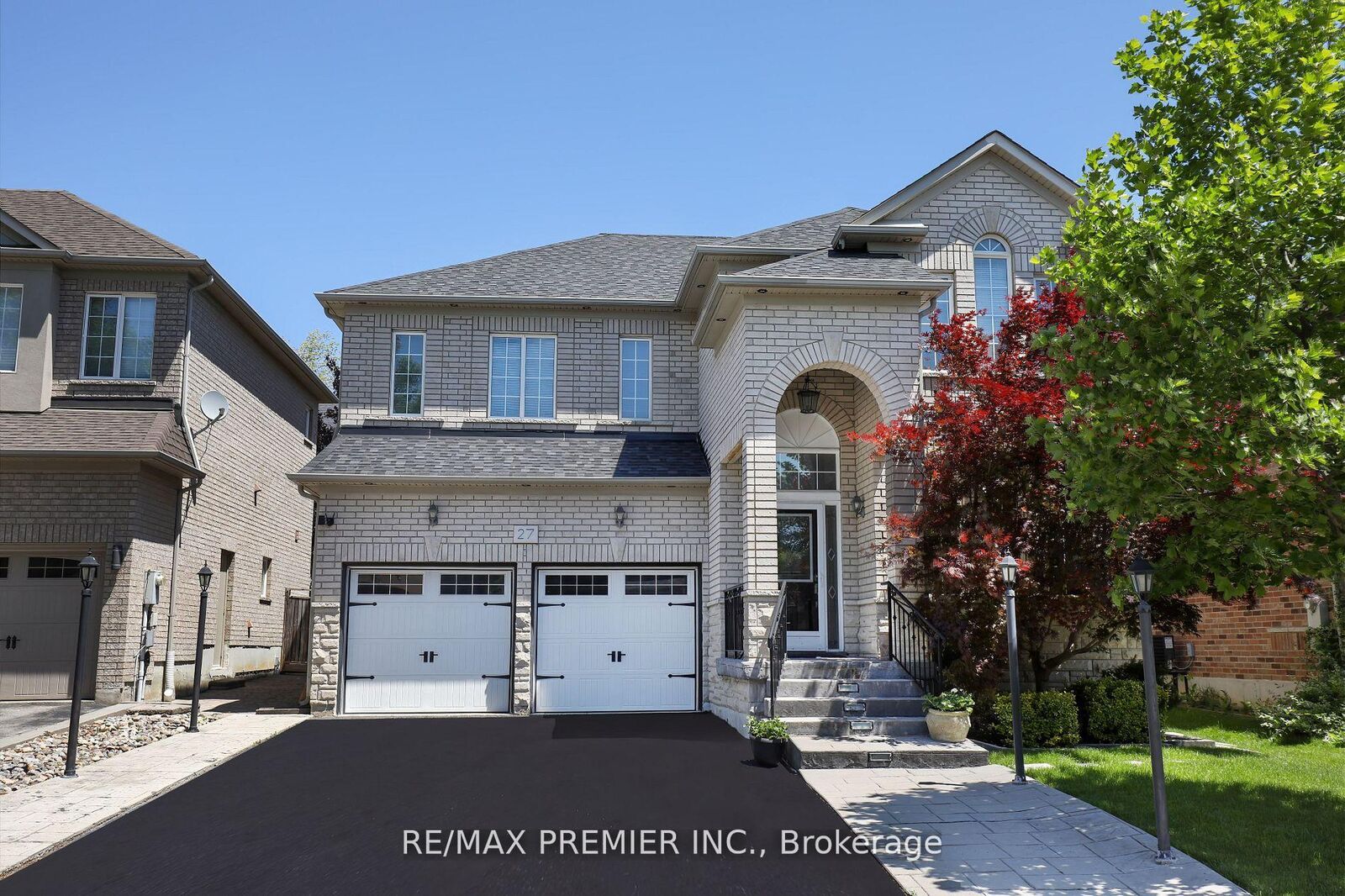 Property Photo:  27 Giovanni Way Lower  ON L4H 1R7 