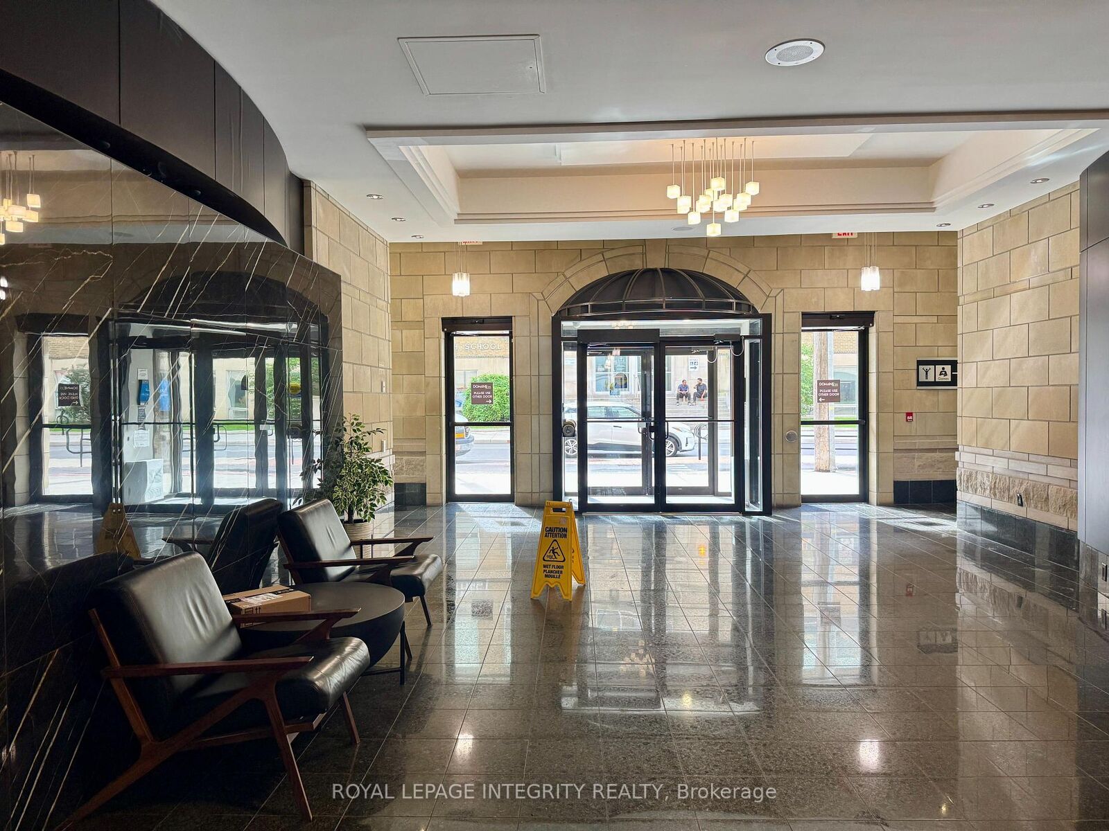 Property Photo:  435 Albert Street 211  ON K1R 7X4 