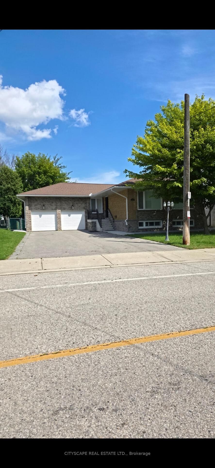 Property Photo:  2543 Rugby Road  ON L5B 1T1 