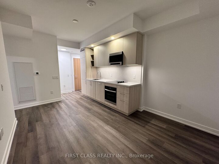 Property Photo:  5 Meadowdale Road 806  ON L4K 0C7 