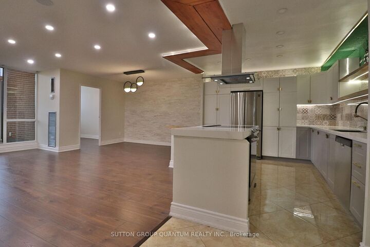 Property Photo:  627 The West Mall N/A 2001  ON M9C 4X5 