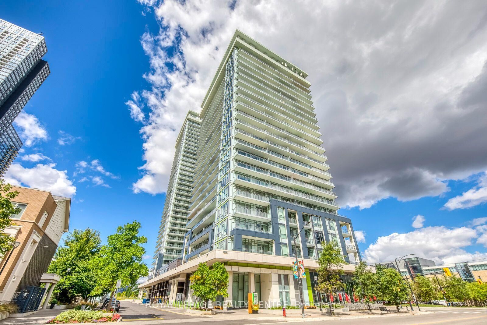 Property Photo:  365 Prince Of Wales Drive 1105  ON L5B 0G6 