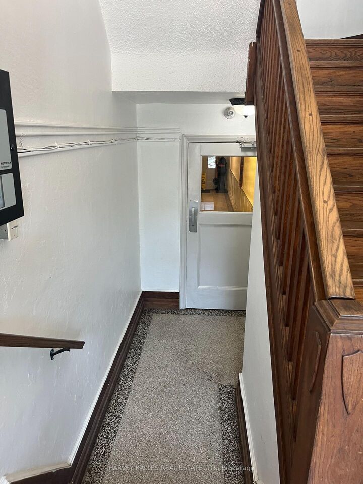 Property Photo:  3 Elm Grove Avenue 32  ON M6K 2H9 