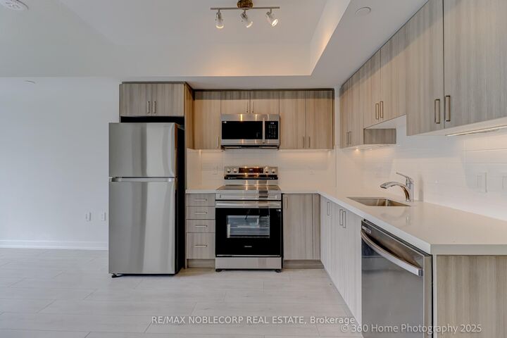 Property Photo:  556 Marlee Avenue 508  ON M6B 0B1 