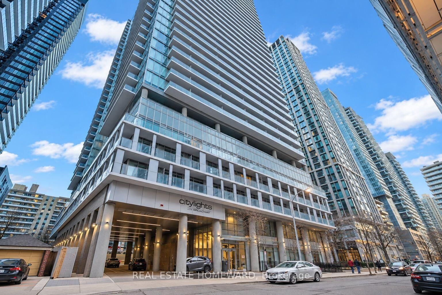 Property Photo: 99 Broadway Avenue 1405 ON M4P 0E3