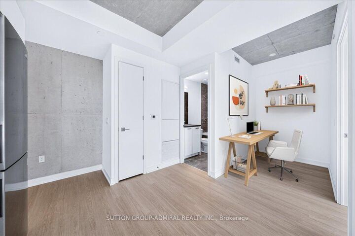 Property Photo:  284 King Street E 2202  ON M5A 1K4 