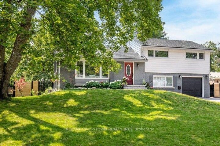 Property Photo:  11 Castle Drive  ON L4N 1P7 