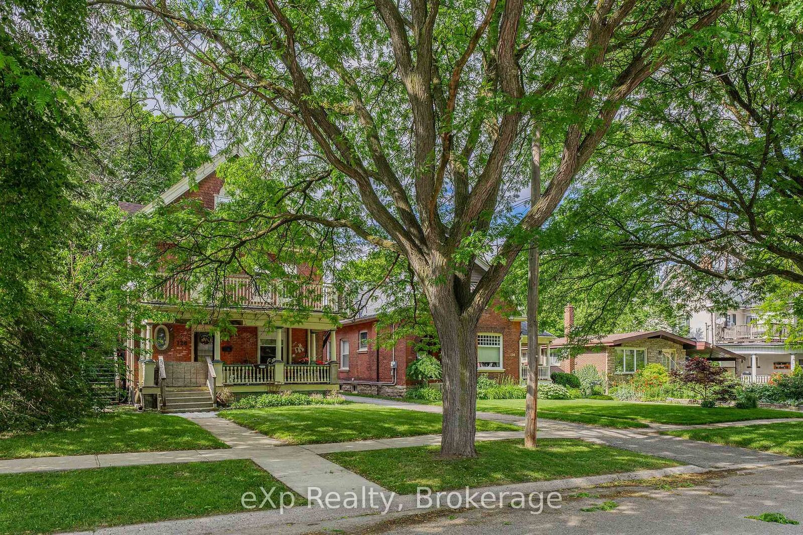 Property Photo:  126 Chatham Street  ON N3S 4G4 