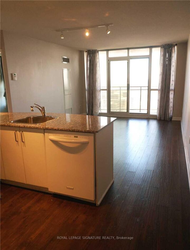 Property Photo:  33 Sheppard Avenue E 2611  ON M2N 7K1 