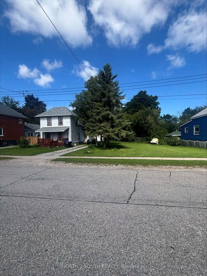 Property Photo:  242 Barnett Avenue  ON L4R 1N1 