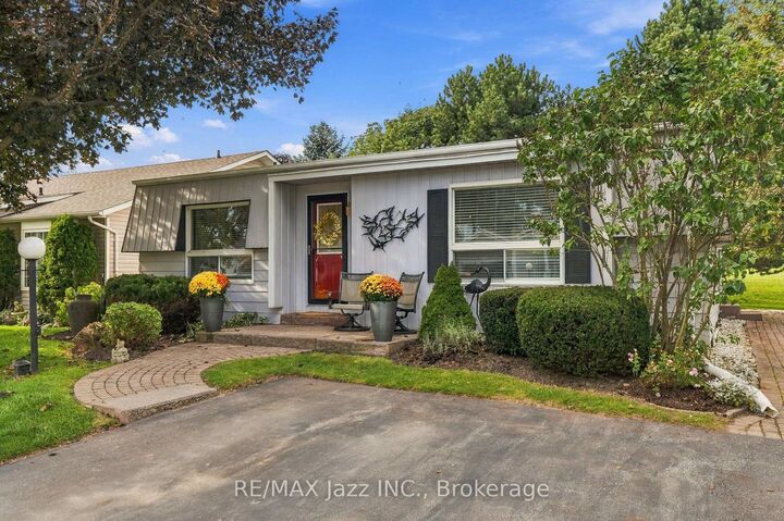 Property Photo:  40 Wilmot Trail  ON L1B 1B8 