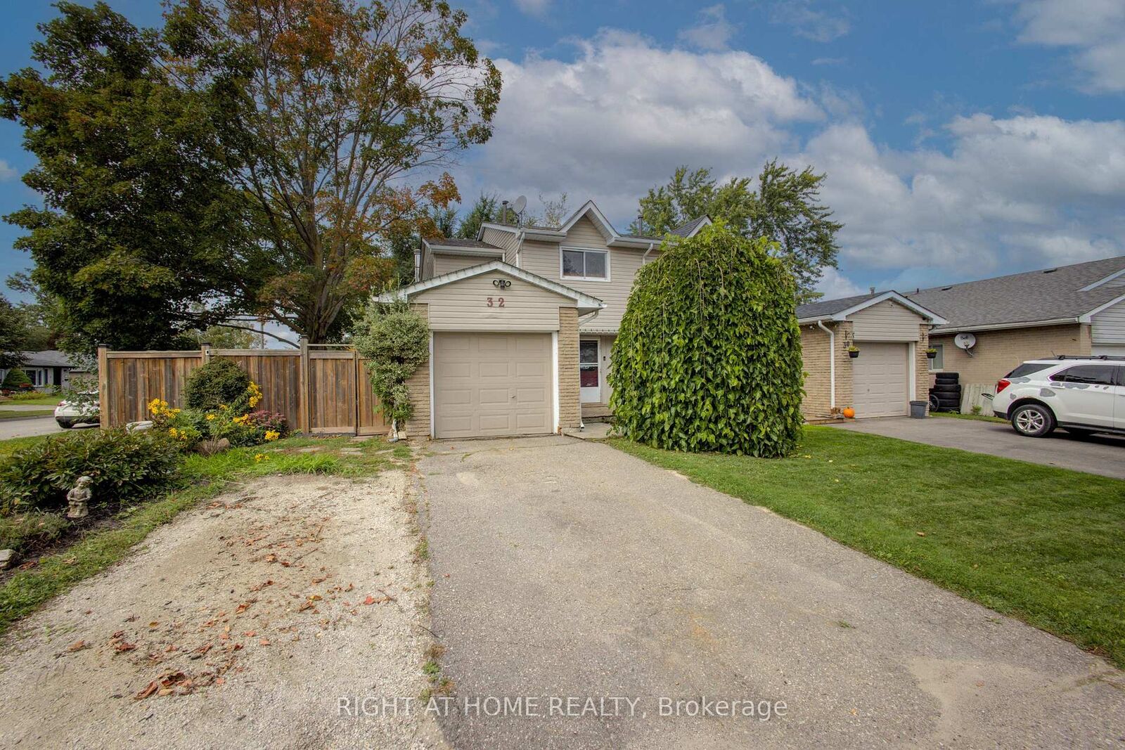 Property Photo:  32 Feltre Avenue  ON L9W 3P1 